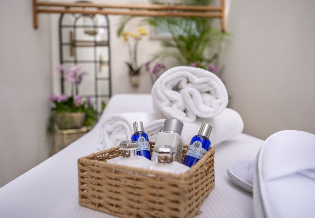 Villa in Positano - AMORE RENTALS - Villa Elio with Sea View, Heated Pool and Parking Villa in Positano - AMORE RENTALS - Villa Elio with Sea View, Heated Pool and Parking