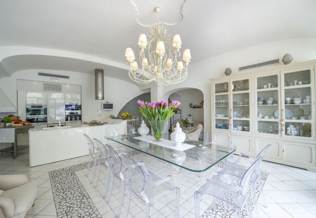 Villa in Positano - AMORE RENTALS - Villa Elio with Sea View, Heated Pool and Parking Villa in Positano - AMORE RENTALS - Villa Elio with Sea View, Heated Pool and Parking