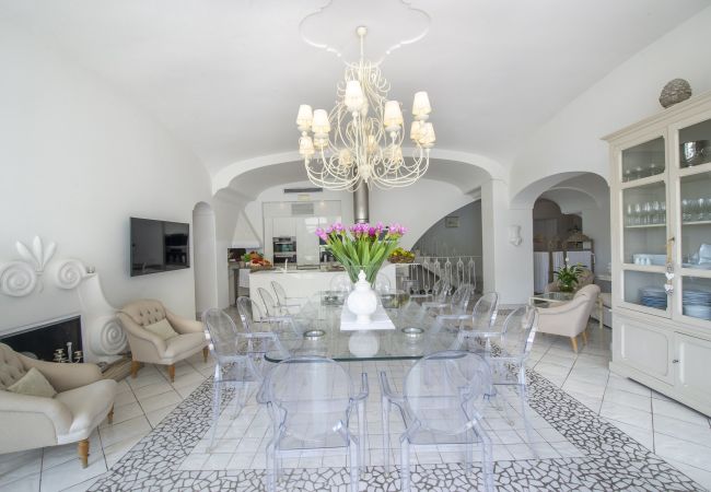 Villa in Positano - AMORE RENTALS - Villa Elio with Sea View, Heated Pool and Parking Villa in Positano - AMORE RENTALS - Villa Elio with Sea View, Heated Pool and Parking