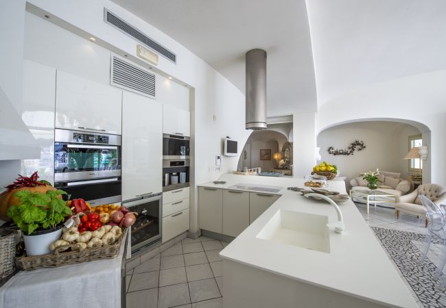 Villa in Positano - AMORE RENTALS - Villa Elio with Sea View, Heated Pool and Parking Villa in Positano - AMORE RENTALS - Villa Elio with Sea View, Heated Pool and Parking