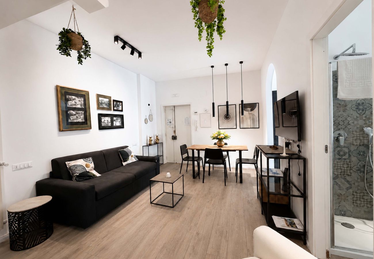 Apartment in Sorrento - AMORE RENTALS - La Casetta di Anna with Air Conditioning and Wi-Fi