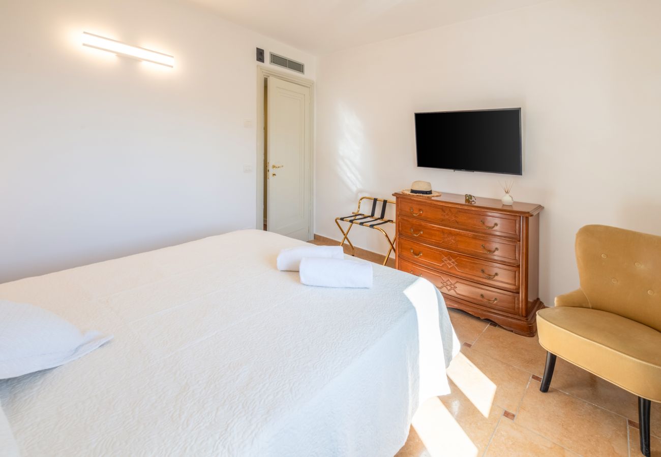 Villa in Sorrento - AMORE RENTALS - Villa Grazielluccia with Sea View and Parking