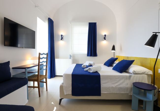 Villa in Anacapri - AMORE RENTALS - Villa Olivella with Pool, Garden and Sea View Villa in Anacapri - AMORE RENTALS - Villa Olivella with Pool, Garden and Sea View