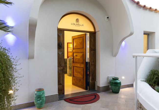 Villa in Anacapri - AMORE RENTALS - Villa Olivella with Pool, Garden and Sea View Villa in Anacapri - AMORE RENTALS - Villa Olivella with Pool, Garden and Sea View