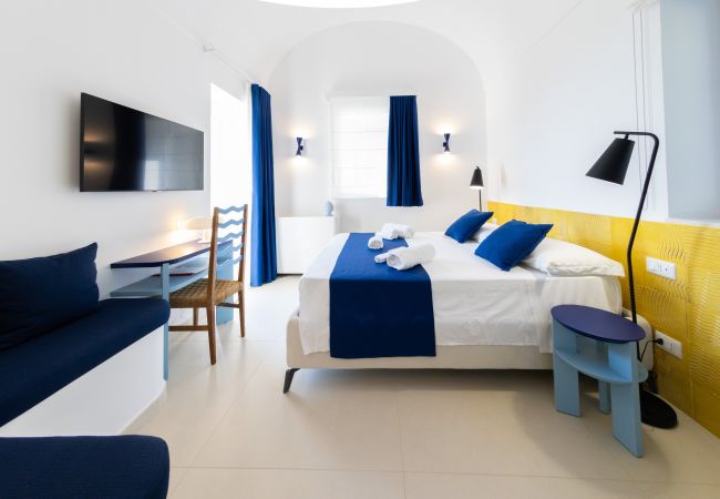 Villa in Anacapri - AMORE RENTALS - Villa Olivella with Pool, Garden and Sea View Villa in Anacapri - AMORE RENTALS - Villa Olivella with Pool, Garden and Sea View