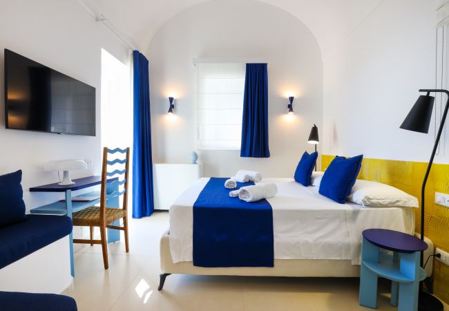 Villa in Anacapri - AMORE RENTALS - Villa Olivella with Pool, Garden and Sea View Villa in Anacapri - AMORE RENTALS - Villa Olivella with Pool, Garden and Sea View