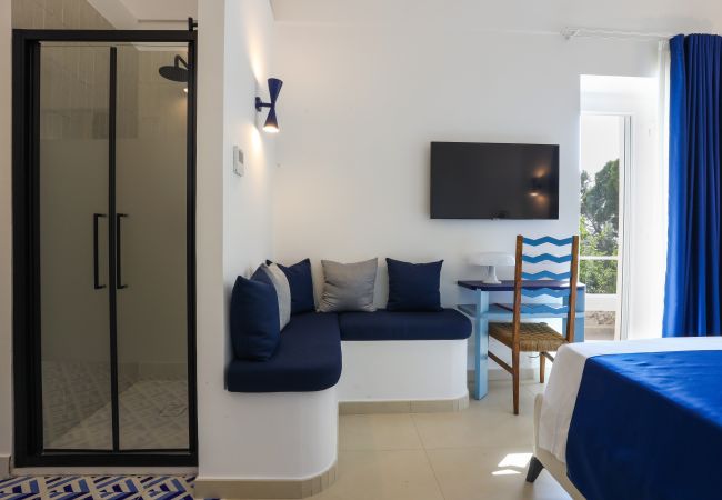 Villa in Anacapri - AMORE RENTALS - Villa Olivella with Pool, Garden and Sea View Villa in Anacapri - AMORE RENTALS - Villa Olivella with Pool, Garden and Sea View