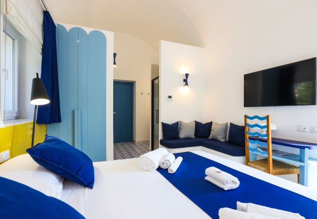 Villa in Anacapri - AMORE RENTALS - Villa Olivella with Pool, Garden and Sea View Villa in Anacapri - AMORE RENTALS - Villa Olivella with Pool, Garden and Sea View