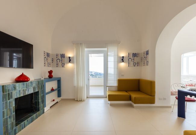 Villa in Anacapri - AMORE RENTALS - Villa Olivella with Pool, Garden and Sea View Villa in Anacapri - AMORE RENTALS - Villa Olivella with Pool, Garden and Sea View