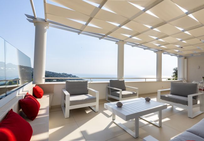 Villa in Anacapri - AMORE RENTALS - Villa Olivella with Pool, Garden and Sea View Villa in Anacapri - AMORE RENTALS - Villa Olivella with Pool, Garden and Sea View