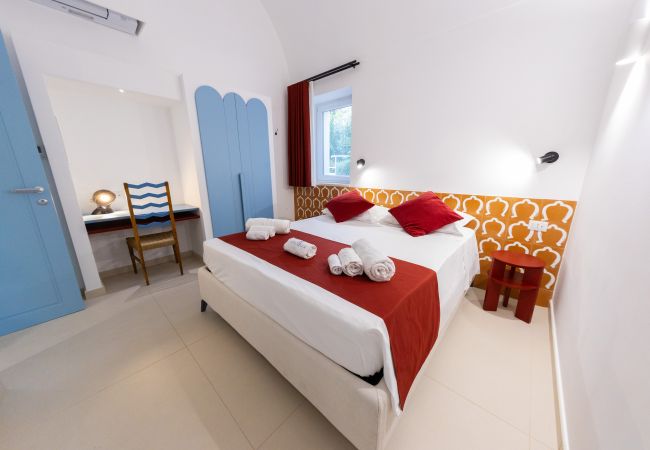 Villa in Anacapri - AMORE RENTALS - Villa Olivella with Pool, Garden and Sea View Villa in Anacapri - AMORE RENTALS - Villa Olivella with Pool, Garden and Sea View