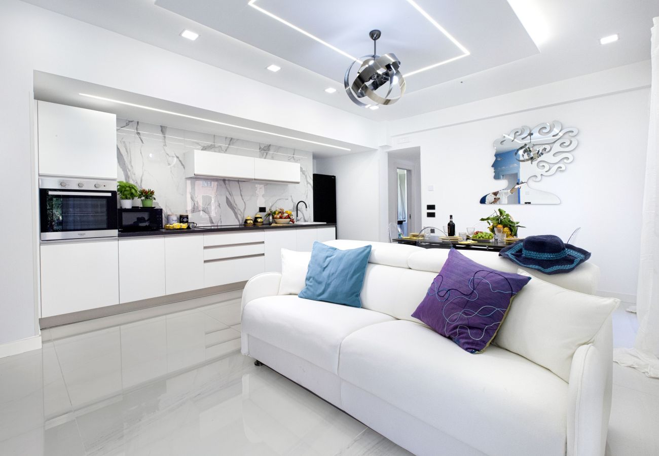 Apartment in Sorrento - AMORE RENTALS - Casa da Franca with Balcony and Air Conditioning