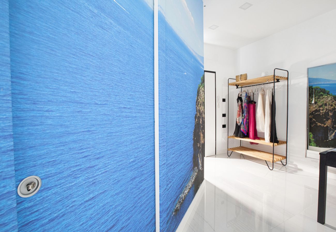 Apartment in Sorrento - AMORE RENTALS - Casa da Franca with Balcony and Air Conditioning