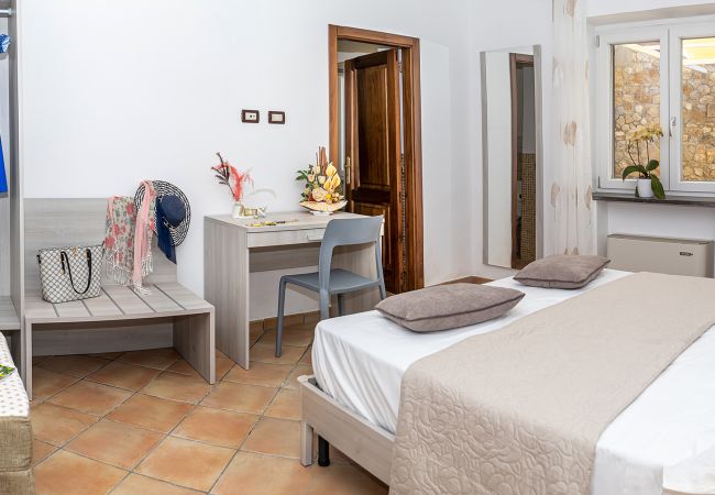 Villa in Sant´Agata sui Due Golfi - AMORE RENTALS - Villa Lions Rose with Swimming Pool and Sea View Villa in Sant´Agata sui Due Golfi - AMORE RENTALS - Villa Lions Rose with Swimming Pool and Sea View