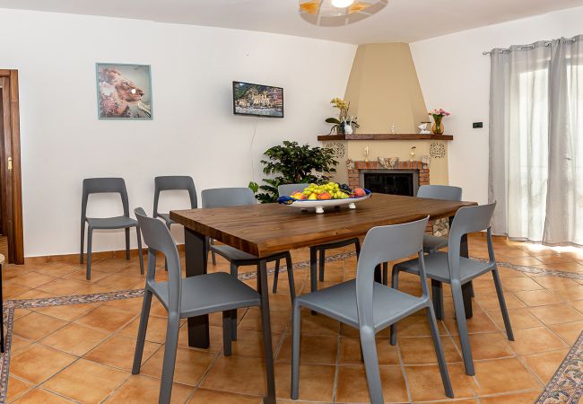 Villa in Sant´Agata sui Due Golfi - AMORE RENTALS - Villa Lions Rose with Swimming Pool and Sea View Villa in Sant´Agata sui Due Golfi - AMORE RENTALS - Villa Lions Rose with Swimming Pool and Sea View