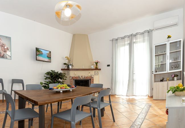Villa in Sant´Agata sui Due Golfi - AMORE RENTALS - Villa Lions Rose with Swimming Pool and Sea View Villa in Sant´Agata sui Due Golfi - AMORE RENTALS - Villa Lions Rose with Swimming Pool and Sea View