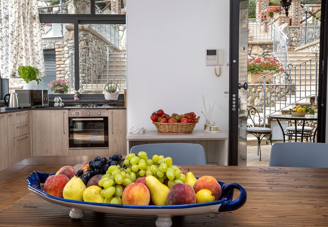 Villa in Sant´Agata sui Due Golfi - AMORE RENTALS - Villa Lions Rose with Swimming Pool and Sea View Villa in Sant´Agata sui Due Golfi - AMORE RENTALS - Villa Lions Rose with Swimming Pool and Sea View