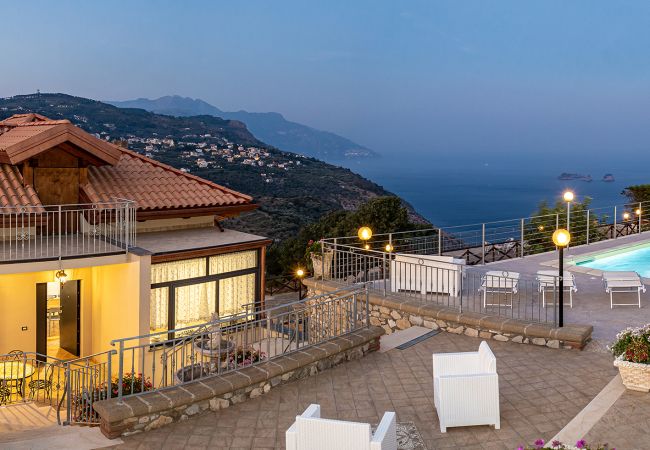 Villa in Sant´Agata sui Due Golfi - AMORE RENTALS - Villa Lions Rose with Swimming Pool and Sea View Villa in Sant´Agata sui Due Golfi - AMORE RENTALS - Villa Lions Rose with Swimming Pool and Sea View