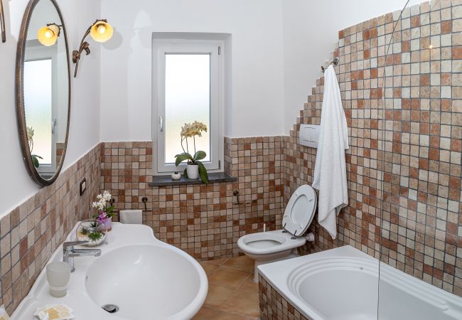 Villa in Sant´Agata sui Due Golfi - AMORE RENTALS - Villa Lions Rose with Swimming Pool and Sea View Villa in Sant´Agata sui Due Golfi - AMORE RENTALS - Villa Lions Rose with Swimming Pool and Sea View