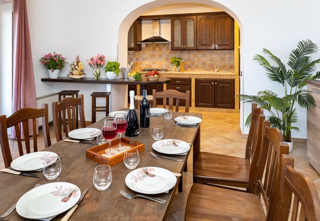 Villa in Sant´Agata sui Due Golfi - AMORE RENTALS - Villa Lions Rose with Swimming Pool and Sea View Villa in Sant´Agata sui Due Golfi - AMORE RENTALS - Villa Lions Rose with Swimming Pool and Sea View