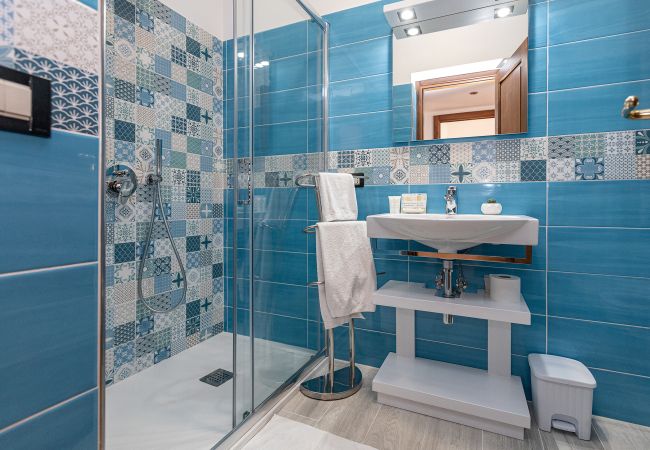 Villa in Sant´Agata sui Due Golfi - AMORE RENTALS - Villa Lions Rose with Swimming Pool and Sea View Villa in Sant´Agata sui Due Golfi - AMORE RENTALS - Villa Lions Rose with Swimming Pool and Sea View