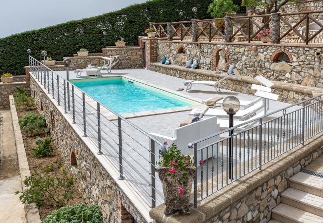 Villa in Sant´Agata sui Due Golfi - AMORE RENTALS - Villa Lions Rose with Swimming Pool and Sea View Villa in Sant´Agata sui Due Golfi - AMORE RENTALS - Villa Lions Rose with Swimming Pool and Sea View