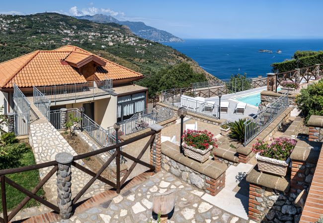 Villa in Sant´Agata sui Due Golfi - AMORE RENTALS - Villa Lions Rose with Swimming Pool and Sea View Villa in Sant´Agata sui Due Golfi - AMORE RENTALS - Villa Lions Rose with Swimming Pool and Sea View