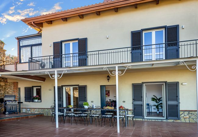 Villa in Sant´Agata sui Due Golfi - AMORE RENTALS - Villa Lions Rose with Swimming Pool and Sea View Villa in Sant´Agata sui Due Golfi - AMORE RENTALS - Villa Lions Rose with Swimming Pool and Sea View