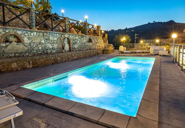 Villa in Sant´Agata sui Due Golfi - AMORE RENTALS - Villa Lions Rose with Swimming Pool and Sea View Villa in Sant´Agata sui Due Golfi - AMORE RENTALS - Villa Lions Rose with Swimming Pool and Sea View