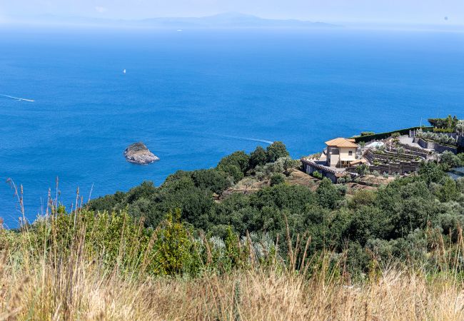 Villa in Sant´Agata sui Due Golfi - AMORE RENTALS - Villa Lions Rose with Swimming Pool and Sea View Villa in Sant´Agata sui Due Golfi - AMORE RENTALS - Villa Lions Rose with Swimming Pool and Sea View