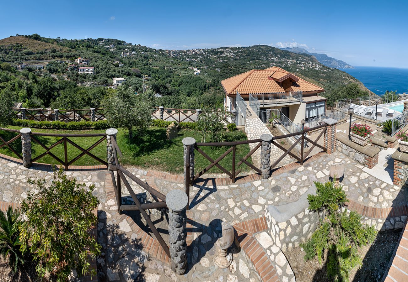 Villa in Sant´Agata sui Due Golfi - AMORE RENTALS - Villa Lions Rose with Swimming Pool and Sea View