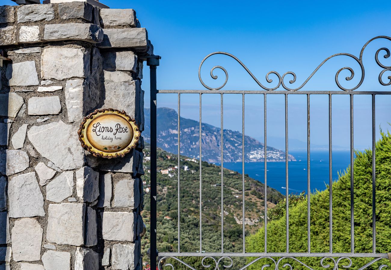 Villa in Sant´Agata sui Due Golfi - AMORE RENTALS - Villa Lions Rose with Swimming Pool and Sea View