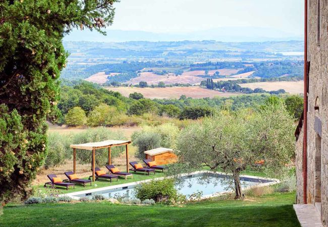 Villa in Sarteano - AMORE RENTALS - Villa Viola with Pool, Garden, Ideal for Weddings Villa in Sarteano - AMORE RENTALS - Villa Viola with Pool, Garden, Ideal for Weddings
