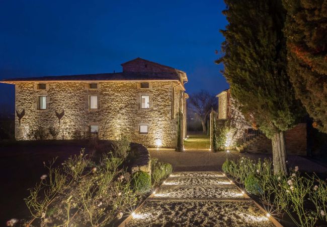 Villa in Sarteano - AMORE RENTALS - Villa Viola with Pool, Garden, Ideal for Weddings Villa in Sarteano - AMORE RENTALS - Villa Viola with Pool, Garden, Ideal for Weddings