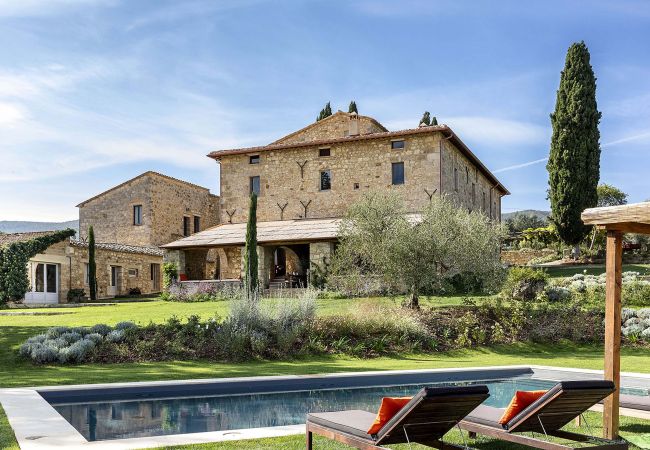 Villa/Dettached house in Sarteano - AMORE RENTALS - Villa Viola with Pool, Garden, Ideal for Weddings
