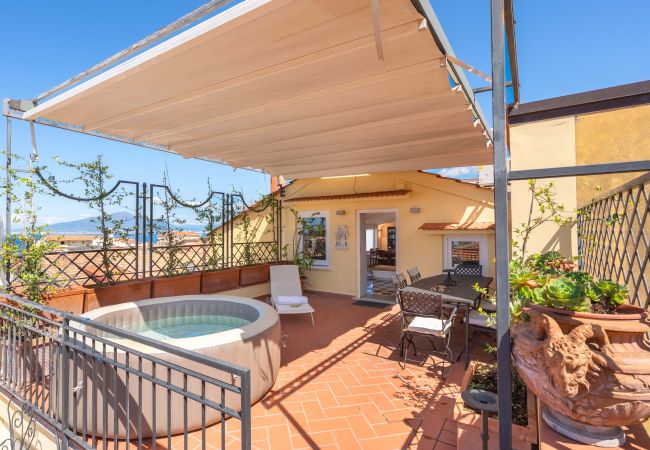  in Sorrento - AMORE RENTALS - Apartment The Roof with Terrace and Sea View