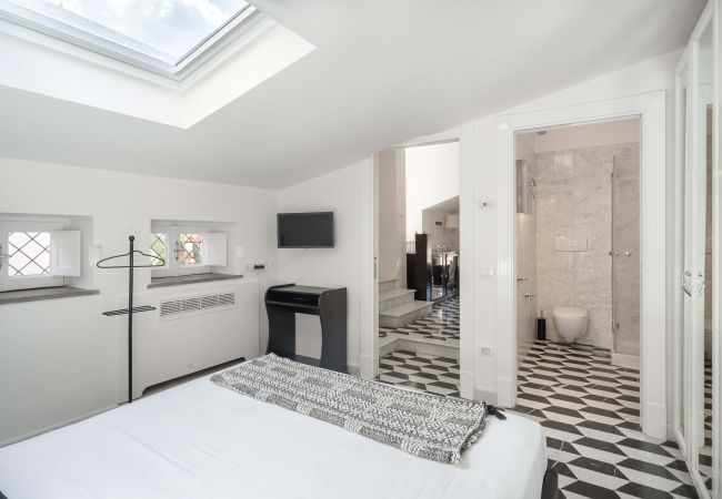 Apartment in Sorrento - AMORE RENTALS - Apartment The Roof with Terrace and Sea View Apartment in Sorrento - AMORE RENTALS - Apartment The Roof with Terrace and Sea View