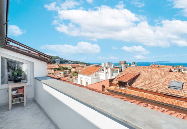 Apartment in Sorrento - AMORE RENTALS - Apartment The Roof with Terrace and Sea View Apartment in Sorrento - AMORE RENTALS - Apartment The Roof with Terrace and Sea View