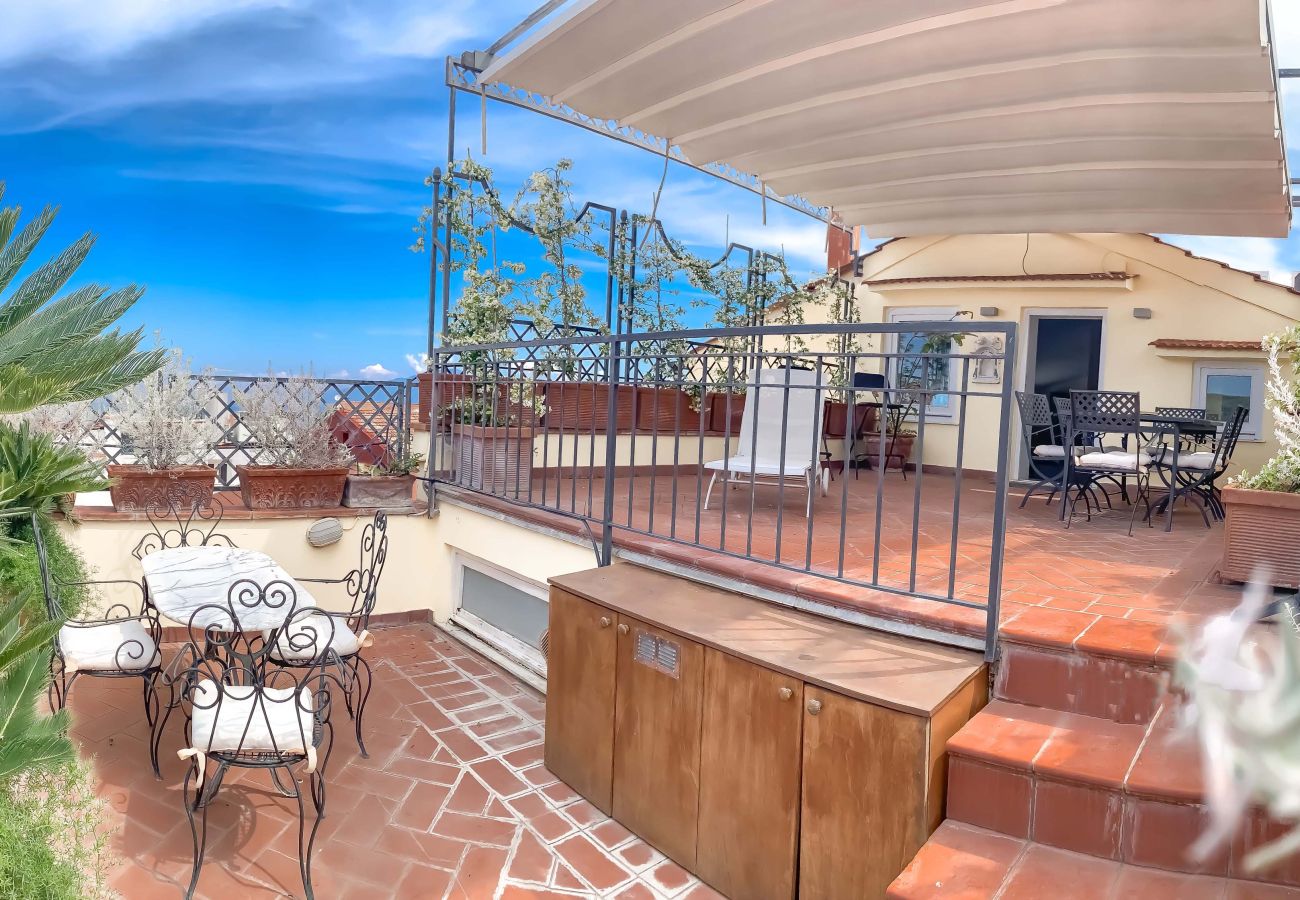 Apartment in Sorrento - AMORE RENTALS - Apartment The Roof with Terrace and Sea View