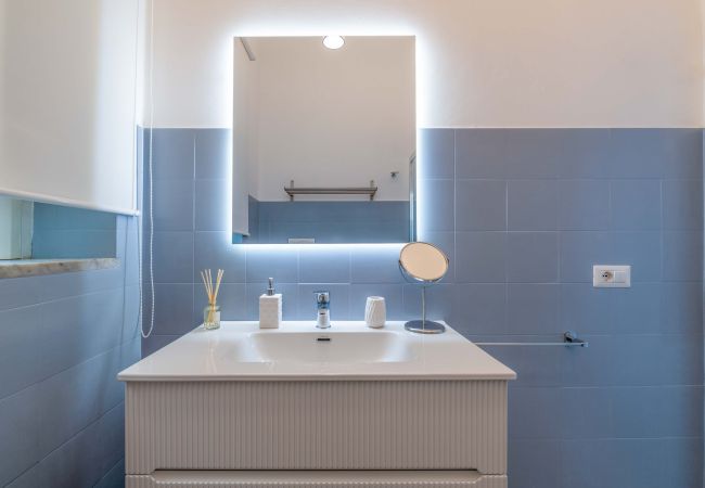 Villa in Praiano - AMORE RENTALS - Villa Jacaranda with Pool and Sea View Villa in Praiano - AMORE RENTALS - Villa Jacaranda with Pool and Sea View