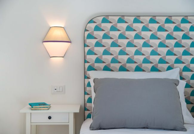 Villa in Praiano - AMORE RENTALS - Villa Jacaranda with Pool and Sea View Villa in Praiano - AMORE RENTALS - Villa Jacaranda with Pool and Sea View