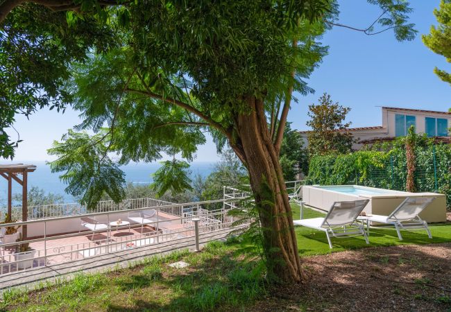 Villa in Praiano - AMORE RENTALS - Villa Jacaranda with Pool and Sea View Villa in Praiano - AMORE RENTALS - Villa Jacaranda with Pool and Sea View