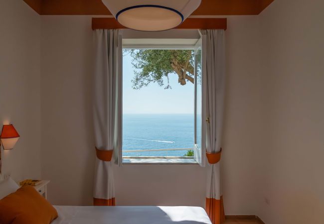 Villa in Praiano - AMORE RENTALS - Villa Jacaranda with Pool and Sea View Villa in Praiano - AMORE RENTALS - Villa Jacaranda with Pool and Sea View