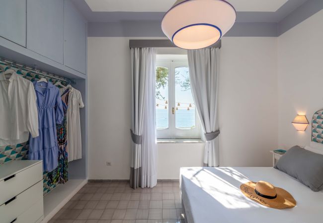 Villa in Praiano - AMORE RENTALS - Villa Jacaranda with Pool and Sea View Villa in Praiano - AMORE RENTALS - Villa Jacaranda with Pool and Sea View