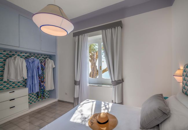 Villa in Praiano - AMORE RENTALS - Villa Jacaranda with Pool and Sea View Villa in Praiano - AMORE RENTALS - Villa Jacaranda with Pool and Sea View