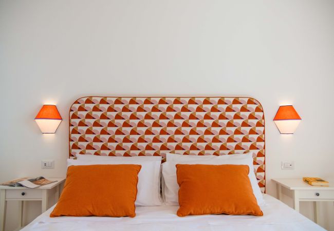 Villa in Praiano - AMORE RENTALS - Villa Jacaranda with Pool and Sea View Villa in Praiano - AMORE RENTALS - Villa Jacaranda with Pool and Sea View