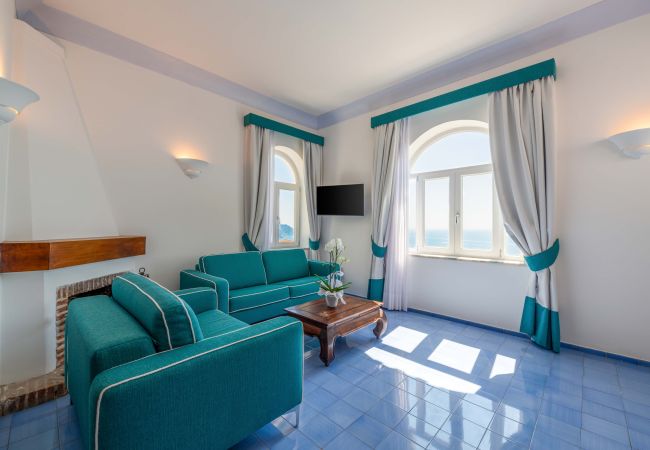 Villa in Praiano - AMORE RENTALS - Villa Jacaranda with Pool and Sea View Villa in Praiano - AMORE RENTALS - Villa Jacaranda with Pool and Sea View