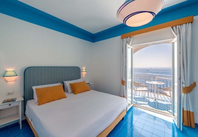 Villa in Praiano - AMORE RENTALS - Villa Jacaranda with Pool and Sea View Villa in Praiano - AMORE RENTALS - Villa Jacaranda with Pool and Sea View