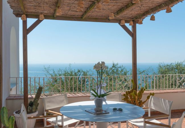 Villa in Praiano - AMORE RENTALS - Villa Jacaranda with Pool and Sea View Villa in Praiano - AMORE RENTALS - Villa Jacaranda with Pool and Sea View