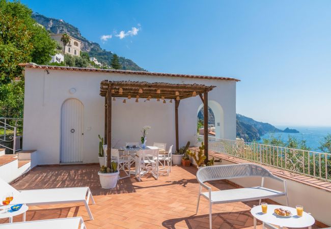Villa in Praiano - AMORE RENTALS - Villa Jacaranda with Pool and Sea View Villa in Praiano - AMORE RENTALS - Villa Jacaranda with Pool and Sea View